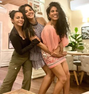 Nyla Usha Instagram - 🧚🏻‍♂️ 
My girl friends are better than yours👯‍♀️
@pushpamathew28 @adhipa