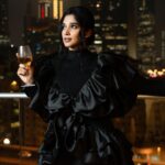Nyla Usha Instagram - 🖤 . Team💫 Outfit @savannacreations Photography @smadavi Make Up @swapsmakeup Stylist @pushpamathew28