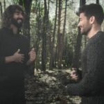 Pablo Alborán Instagram – 🚀Por fin este jueves a las 00:00h (noche de mañana miércoles) verá la luz “La Fe #2”.📲 Tenéis el pre-save en la bio.
La historia de cómo surgió esta colaboración habla del cariño y el respeto con los que se ha grabado.
“La fe” acababa de publicarse allá por junio de 2023. Mikel estaba nervioso, empezaba así su aventura en solitario, y eso nunca es fácil. Revisando los mensajes que le iban llegando con las primeras impresiones que había generado la canción llegó una nota de audio a su buzón en instagram. Era Pablo, en un arranque de naturalidad, cantando “La Fe” en su coche mientras sonaba en el equipo de música. Simplemente le había emocionado la canción de un compañero y quería hacérselo saber. Fue un intercambio de mensajes lleno de honestidad y admiración mutua que acabó dando forma a lo que escucharéis este jueves. A veces, este mundo musical tan complicado, te regala historias así de sencillas. Esperamos que os guste lo que hemos hecho. Se os quiere.
#PabloAlboran #MikelIzal #LaFe