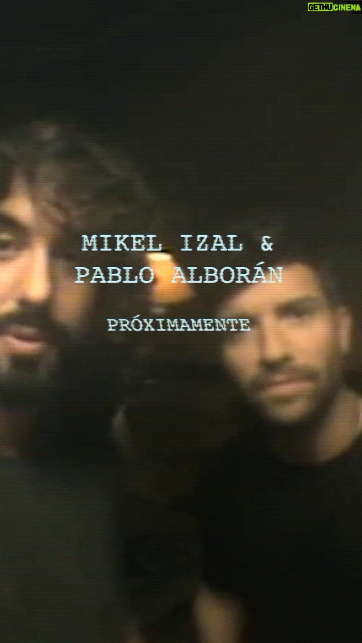 Pablo Alborán Instagram - A veces esta profesión te regala momentos perfectos. De repente surge la belleza, la magia, cuando dos compañeros, ahora amigos, se emocionan y se comparten desde la admiración y el respeto mutuo. No sabéis la ilusión que nos hace anunciar esta colaboración. En breve os contamos más. Se os quiere. 💚💚💚 #PabloAlborán #MikelIzal 📽️ AfterliVe Films (@_afterlive)