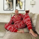 Paddy McGuinness Instagram - Merry Christmas my loves. 🍻 Kids bedtime done! Now it’s time for few adult pops before I commence the wrapping/building! 😅 Here’s a few, cherub like, Christmas pictures! #christmaseve #manspreading