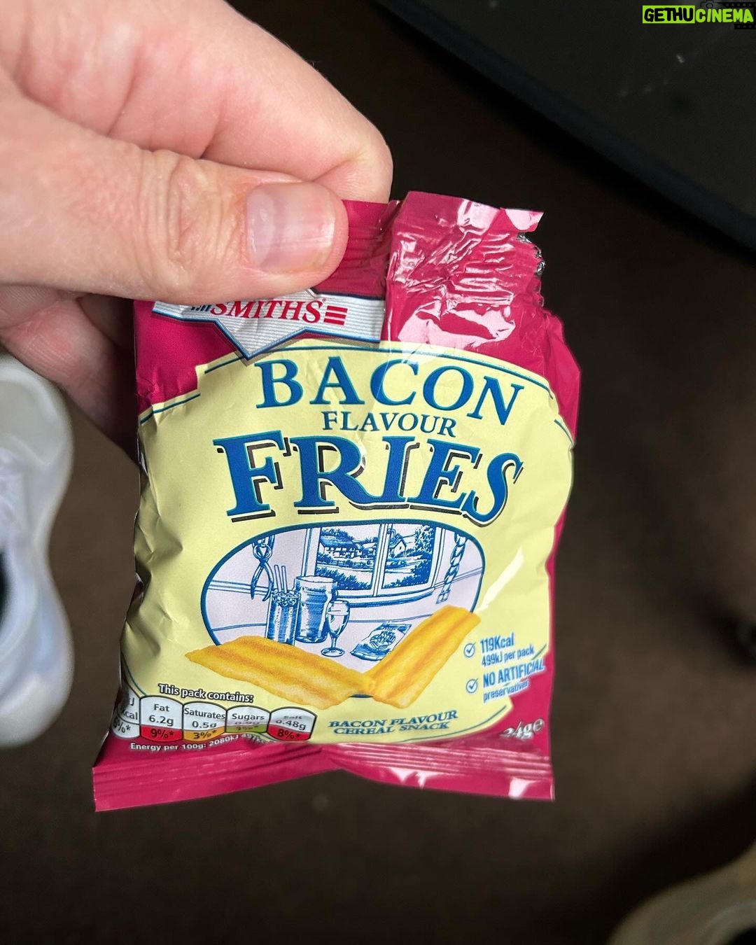 Paddy McGuinness Instagram - They’ve definitely gotten smaller! #baconfries #thatchersbritain