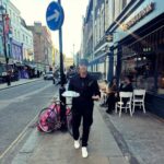 Paddy McGuinness Instagram - Casually strolling through Soho with my roast dinner to go! Extra cool points for cutlery in the top pocket vibes. Very late finish last night on Don’t Look Down for @su2cuk This resplendent takeaway helped on the journey home. Cheers to The Crown and Two Chairmen. 😋 #sunday #roast