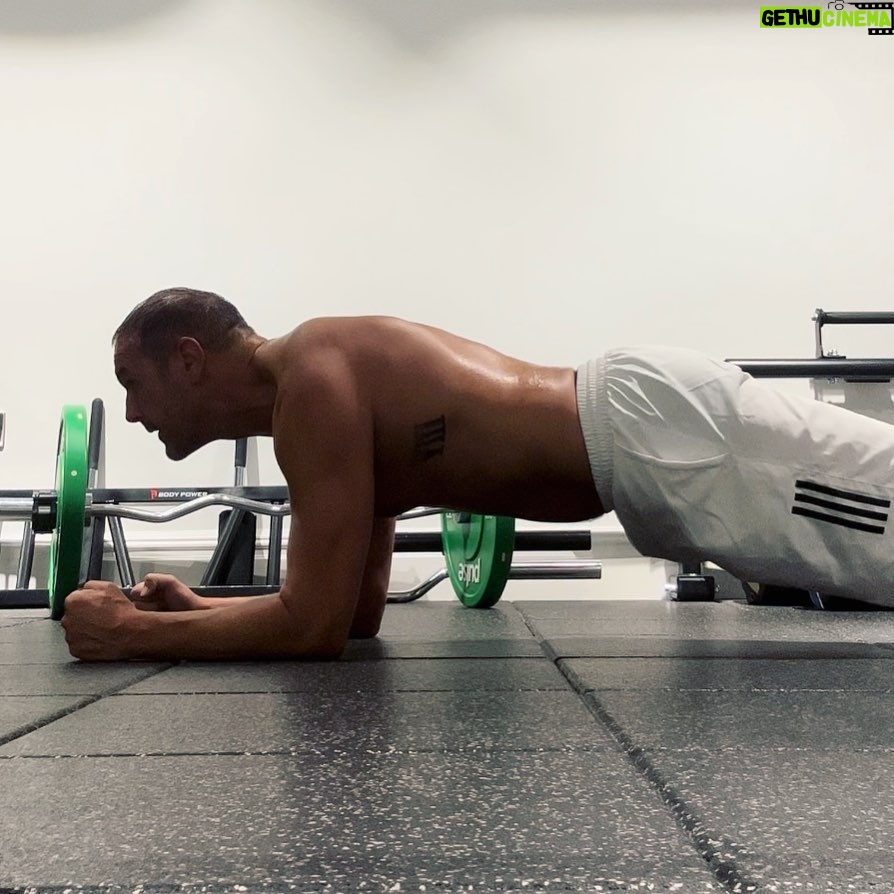 Paddy McGuinness Instagram - Holding stomach in training going well. #core #stability