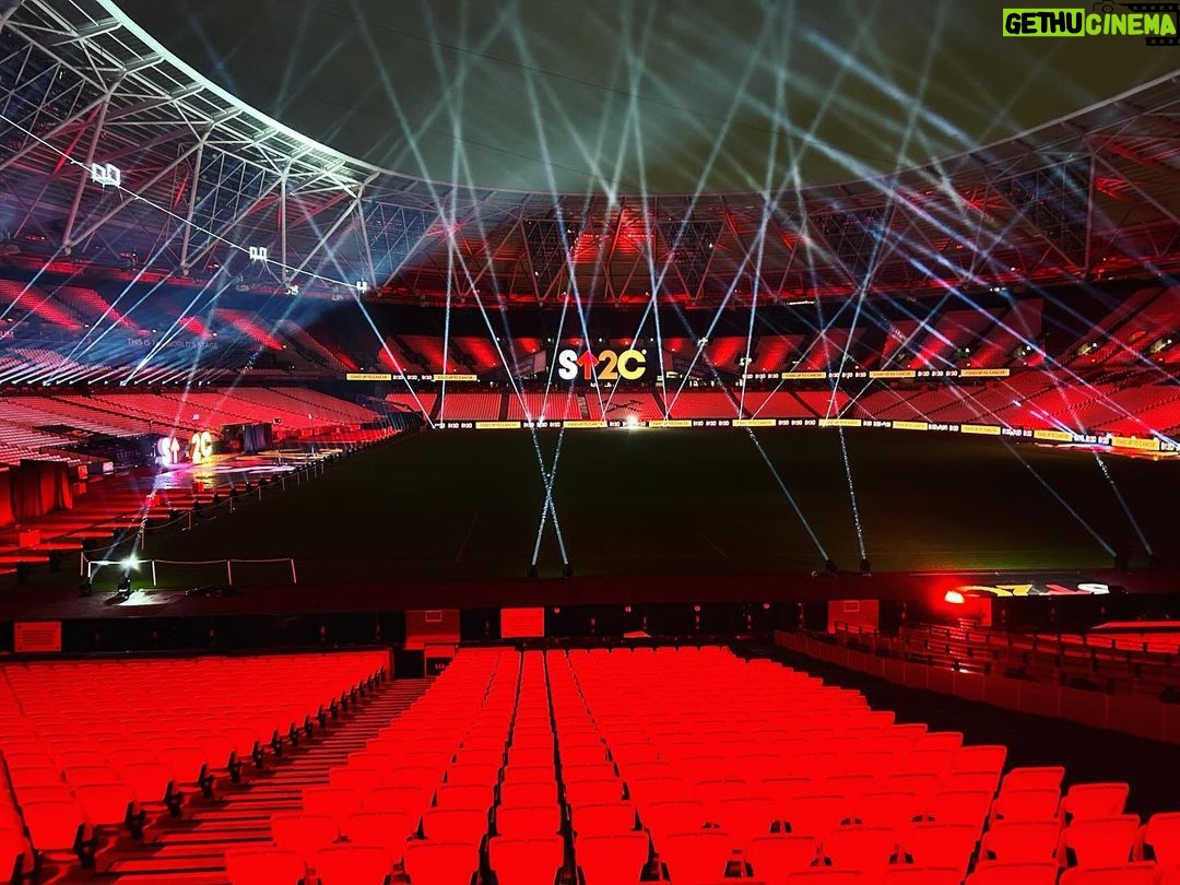Paddy McGuinness Instagram - Last bit of prep for the final night of Don’t Look Down for @su2cuk The London Stadium is looking well. #DontLookDown #highwire #su2c