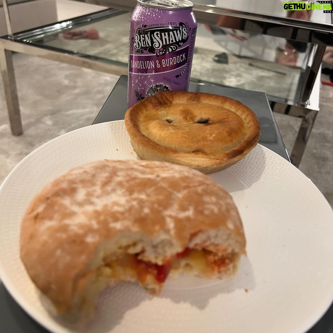 Paddy McGuinness Instagram - Welcome to the North. #chipbarm #steakpie #dandelionandburdock