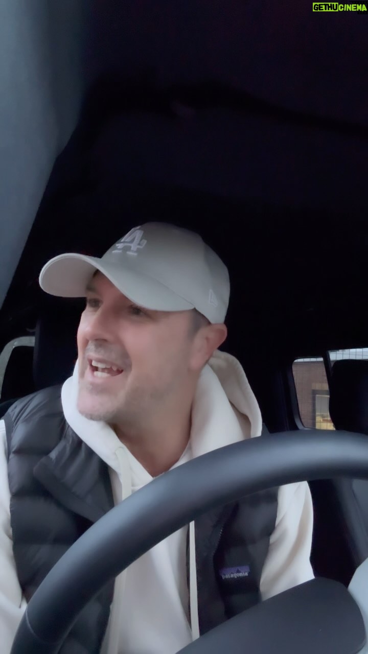 Paddy McGuinness Instagram - Busy week ahead! Wishing y’all a great start to the week.