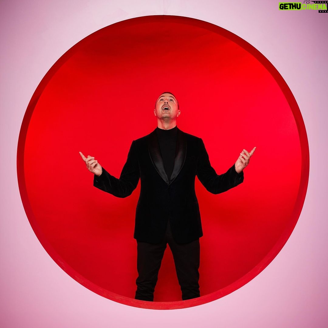 Paddy McGuinness Instagram - The top of your phone looks great.