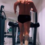 Paddy McGuinness Instagram - A mile in 7 minutes or under. Any runners out there got any tips on figuring out that 20 second lag on the bloody treadmill??? Also what’s a good consistent speed? #weekend #7minutemile #treadmill