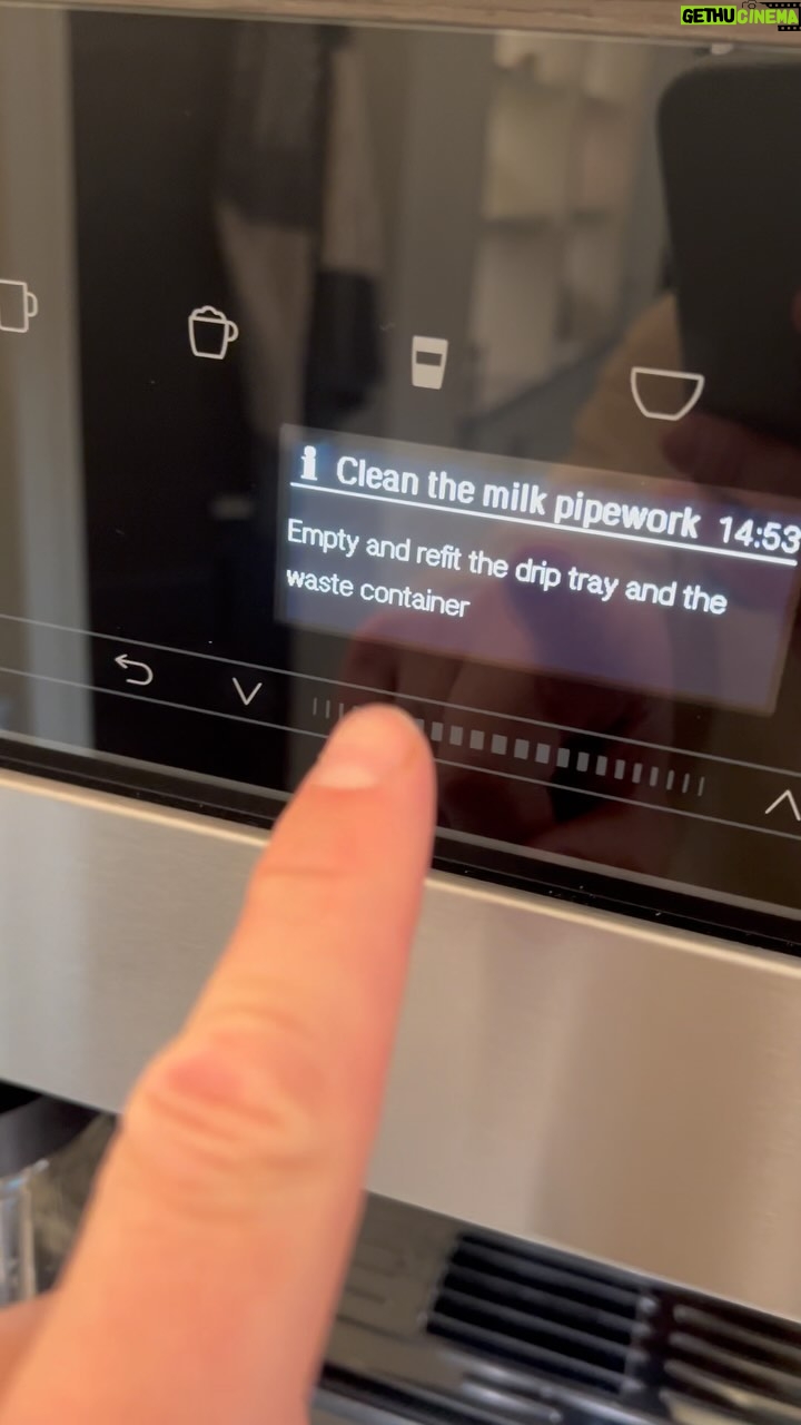 Paddy McGuinness Instagram - I’m done! 🤦🏻 @miele_com #titsup