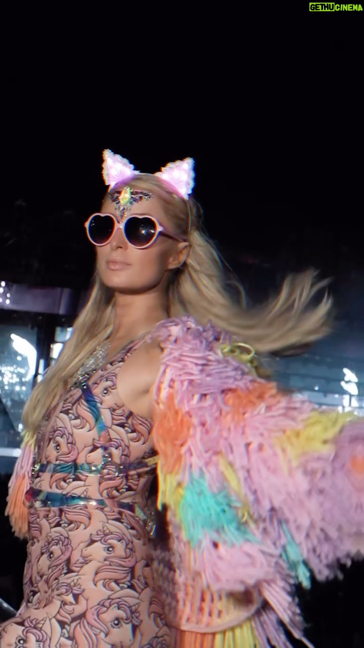 Paris Hilton Instagram - Miami!! How TF we feeling baby? ✨😂 Take me back to @Ultra! 🙈✨ #ThatsHot
