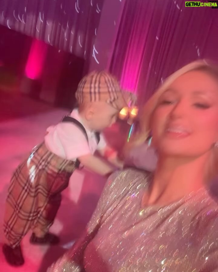 Paris Hilton Instagram - There’s nothing better than celebrating with the ones you love 💖✨ #Sliving Beverly Hills, California