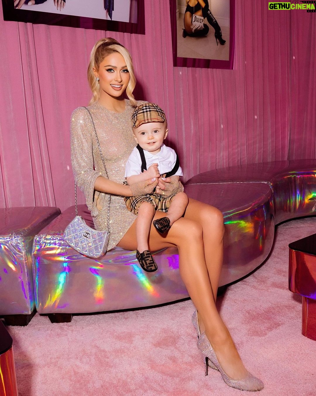 Paris Hilton Instagram - There’s nothing better than celebrating with the ones you love 💖✨ #Sliving Beverly Hills, California