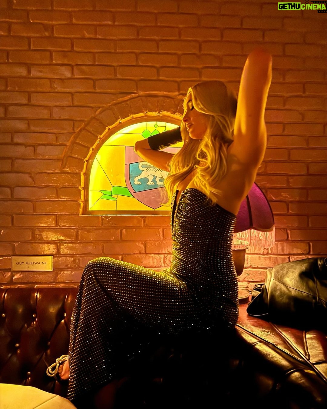 Paris Hilton Instagram - Dream big✨ Sparkle more✨ Shine bright✨ Keep #Sliving✨ La Dolce Vita