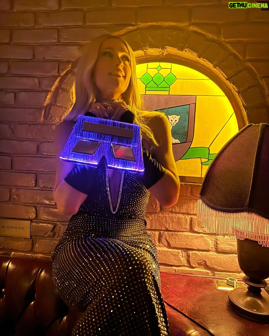 Paris Hilton Instagram - Dream big✨ Sparkle more✨ Shine bright✨ Keep #Sliving✨ La Dolce Vita