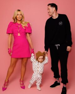 Paris Hilton Instagram - I pinch myself every day thinking about how lucky I am 👨‍👩‍👧‍👦✨❤️