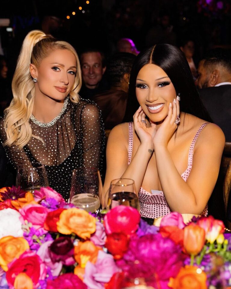 Paris Hilton Instagram - Thank you @TheOnlyJasonLee and @BadGalRiri for hosting such a beautiful dinner for the #HollywoodCares Foundation 💖 I had such a wonderful time being surrounded by incredible philanthropists and advocates who want to create a better world for the next generation! And Jason, thank you again for your kind words, meant so much to me🥹 So proud of you and all the incredible work you are doing for foster children. ❤️ #SlivingForACause ✨ The Little Door
