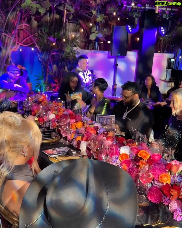 Paris Hilton Instagram - Thank you @TheOnlyJasonLee and @BadGalRiri for hosting such a beautiful dinner for the #HollywoodCares Foundation 💖 I had such a wonderful time being surrounded by incredible philanthropists and advocates who want to create a better world for the next generation! And Jason, thank you again for your kind words, meant so much to me🥹 So proud of you and all the incredible work you are doing for foster children. ❤️ #SlivingForACause ✨ The Little Door