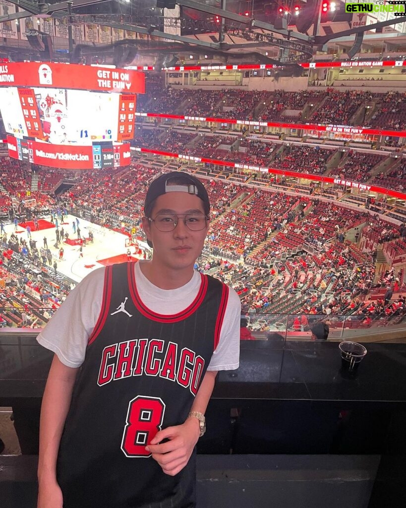 Pathompong Reonchaidee Instagram - 🐮 Chicago Bulls United Center