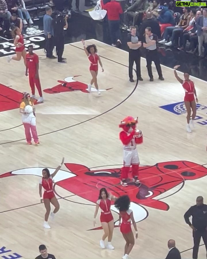 Pathompong Reonchaidee Instagram - 🐮 Chicago Bulls United Center