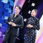 Pathompong Reonchaidee Instagram - นอกจากจะร้องเพลงเพราะแล้ว ยังจะหลอกล่อเก่งอีก @bintsireethorn เล่นซะยืนงงกันอยู่สองคน @kaimooksnickke ดีใจที่ได้ร้องเพลงร่วมกับนางเอกทั้งสองนะครัช.