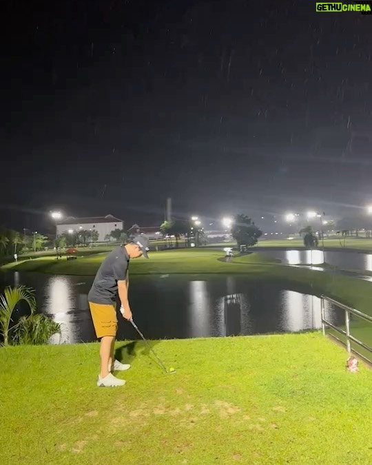 Pathompong Reonchaidee Instagram - ล่าท้าฝนกันหน่อย. Pinehurst Golf Club & Hotel