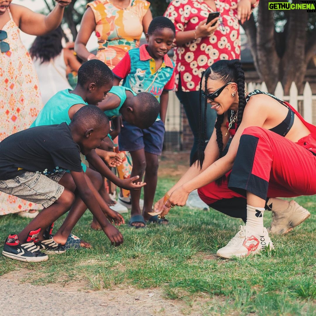 Pearl Thusi Instagram - Just vibes. Nothing like love from the kids. The last frame is a PSA. Big love to everyone out there.