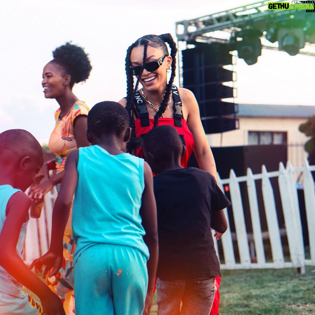 Pearl Thusi Instagram - Just vibes. Nothing like love from the kids. The last frame is a PSA. Big love to everyone out there.