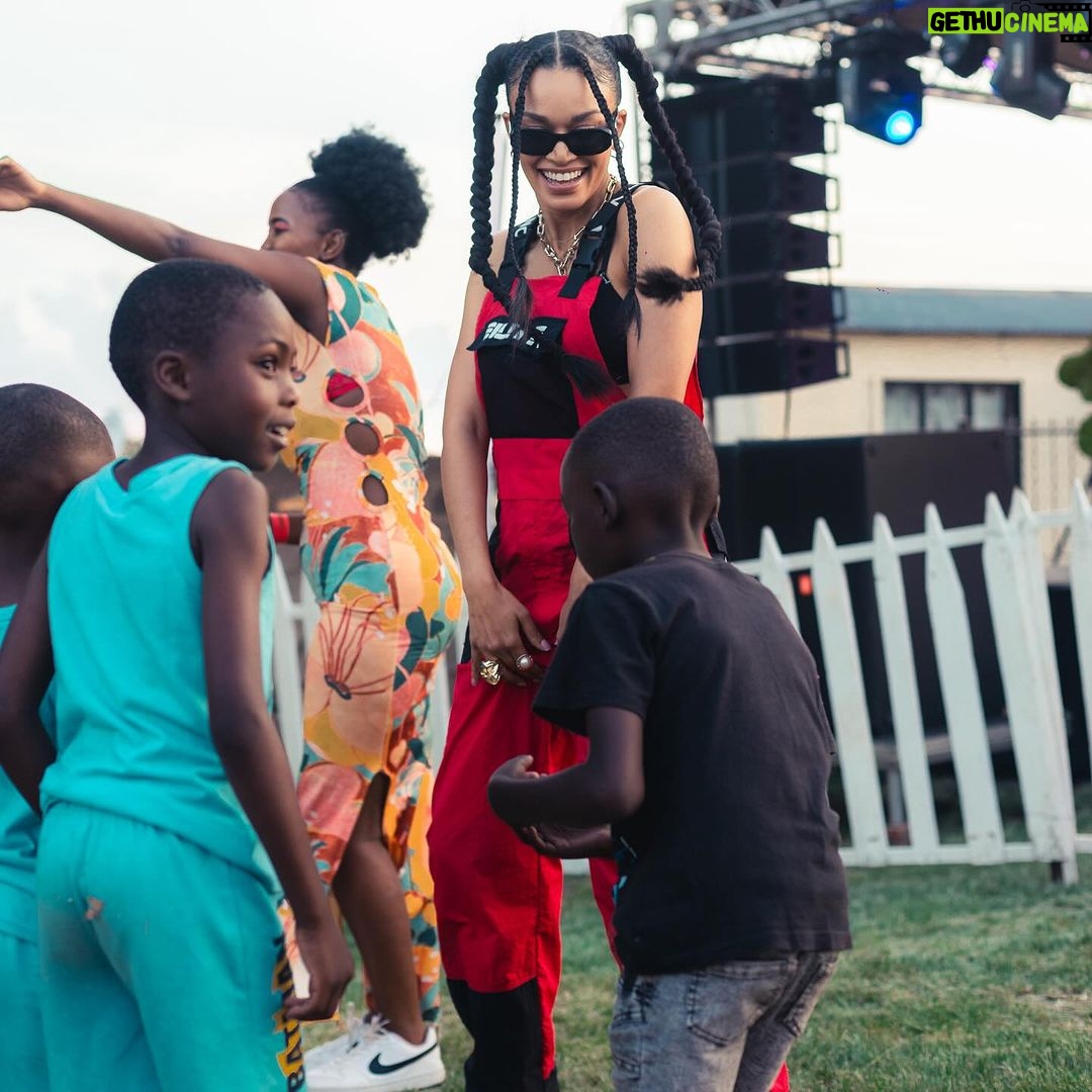 Pearl Thusi Instagram - Just vibes. Nothing like love from the kids. The last frame is a PSA. Big love to everyone out there.