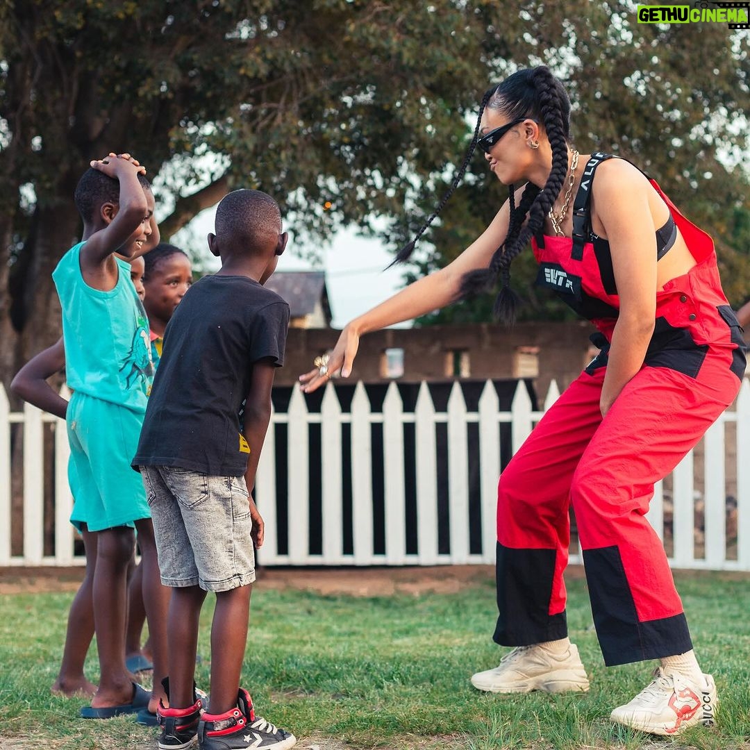 Pearl Thusi Instagram - Just vibes. Nothing like love from the kids. The last frame is a PSA. Big love to everyone out there.