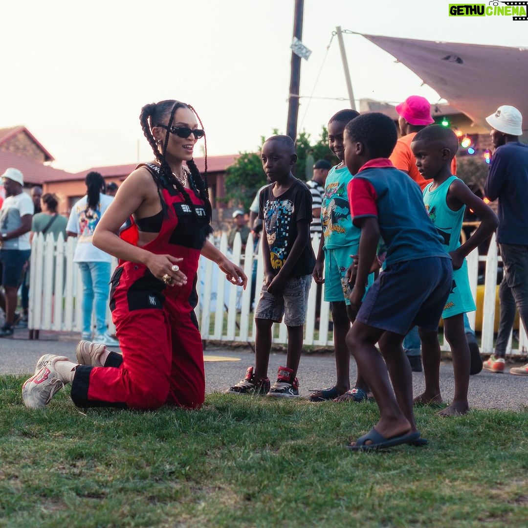 Pearl Thusi Instagram - Just vibes. Nothing like love from the kids. The last frame is a PSA. Big love to everyone out there.
