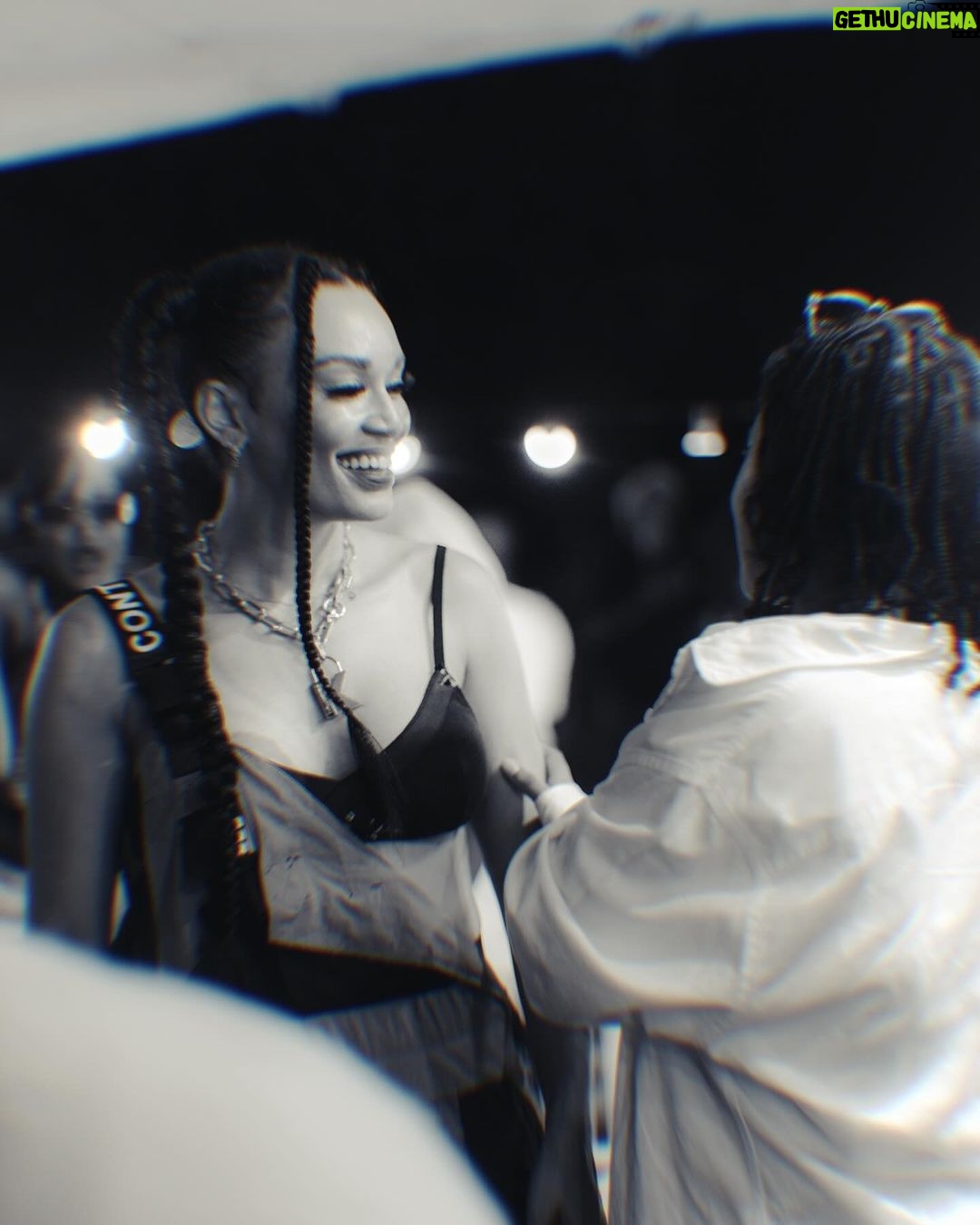 Pearl Thusi Instagram - GODS TIMING IS PERFECT !!! DELAY IS NOT DENIAL. TRUST THE PROCESS. Was playing Imithandazo to end my set, I had to thank God for carrying me through that hour. I’ve made a dream come true. Whether this makes sense to you or not… worry about yourself and making your dreams come true. I pray this convinces you to never give up on what you want to achieve. I was always so worried about what everyone would say about this decision- for nearly a decade. Angisanandaba nezinkulumo zabantu… I practiced until I couldn’t stand anymore… I’m so happy because I overcame the fear of judgement- forgetting that only God has the right to judge me. I’m free . 🤍