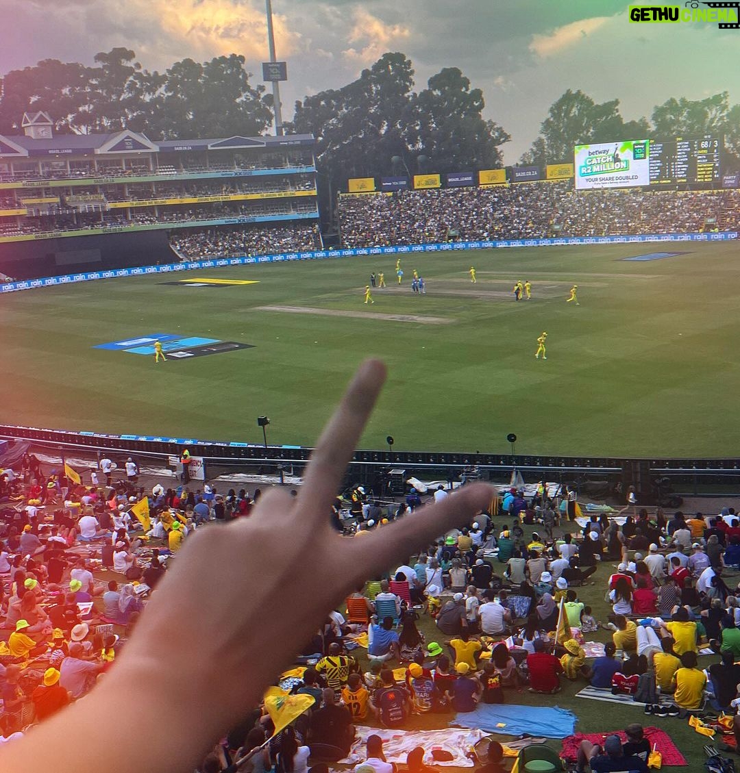 Pearl Thusi Instagram - The reason we came outside !!! 🏏 Shout out to my people at #betway #sa20 @sa20_league shout out to my bro @reasonhd_ for pulling up!