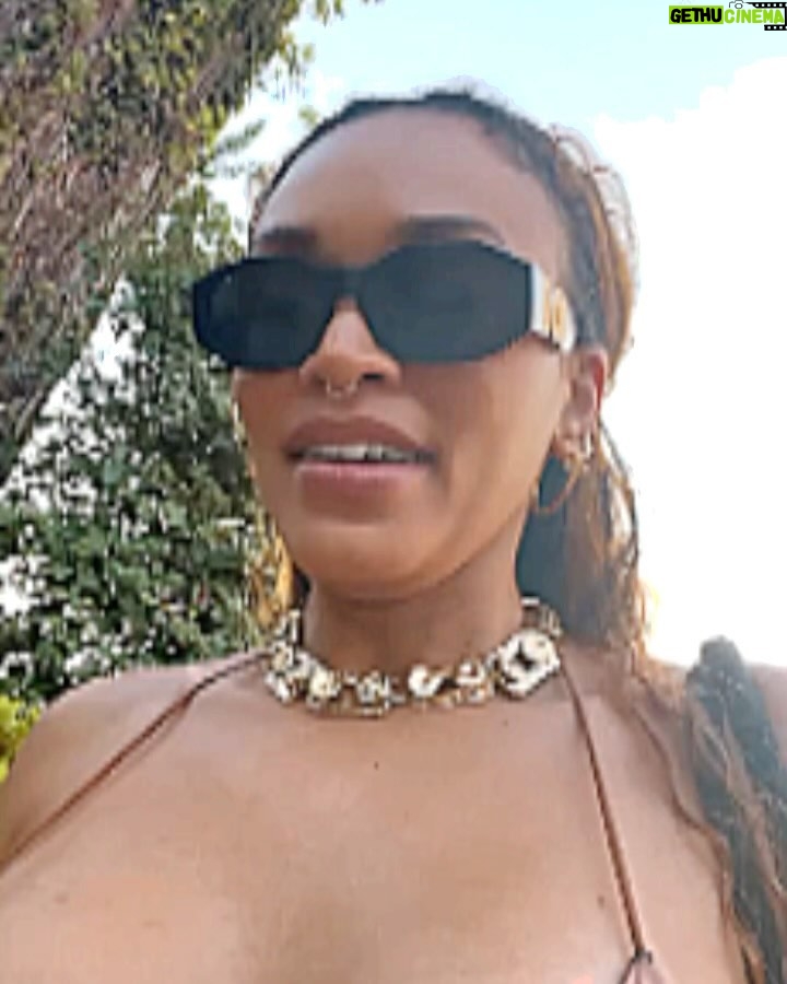 Pearl Thusi Instagram - On this trip, I ate so much bread I gained about 6 KG in a week. I hope the bread in my bank account treats my bottom line the same way the bread in France treated my actual bottom. You need to be spongy 🧽 for this bikini bottom ok!? Ok! Bob!!!! Accessories from @preview_accessories Cannes