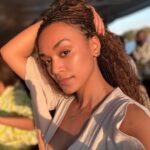 Pearl Thusi Instagram - It’s giving Zimbabwe ! 🥰😋 A girl who loves her beet-ruti & Kosolo 🥰 #latepost Zimbabwe, Africa