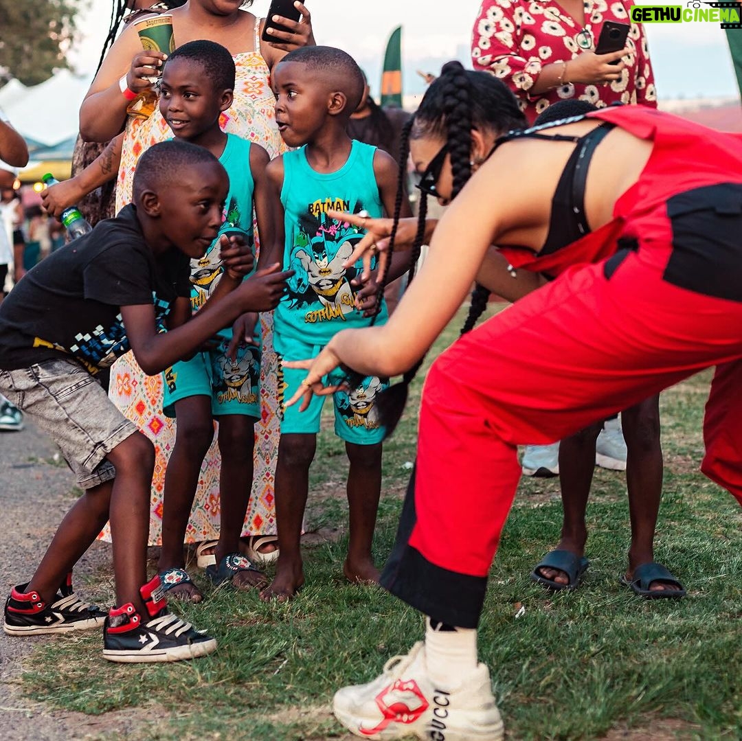 Pearl Thusi Instagram - Just vibes. Nothing like love from the kids. The last frame is a PSA. Big love to everyone out there.