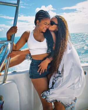 Pearl Thusi Instagram - Life lately…🤍🛥️🌊🐚☀️🏝️
@thando__mokoena