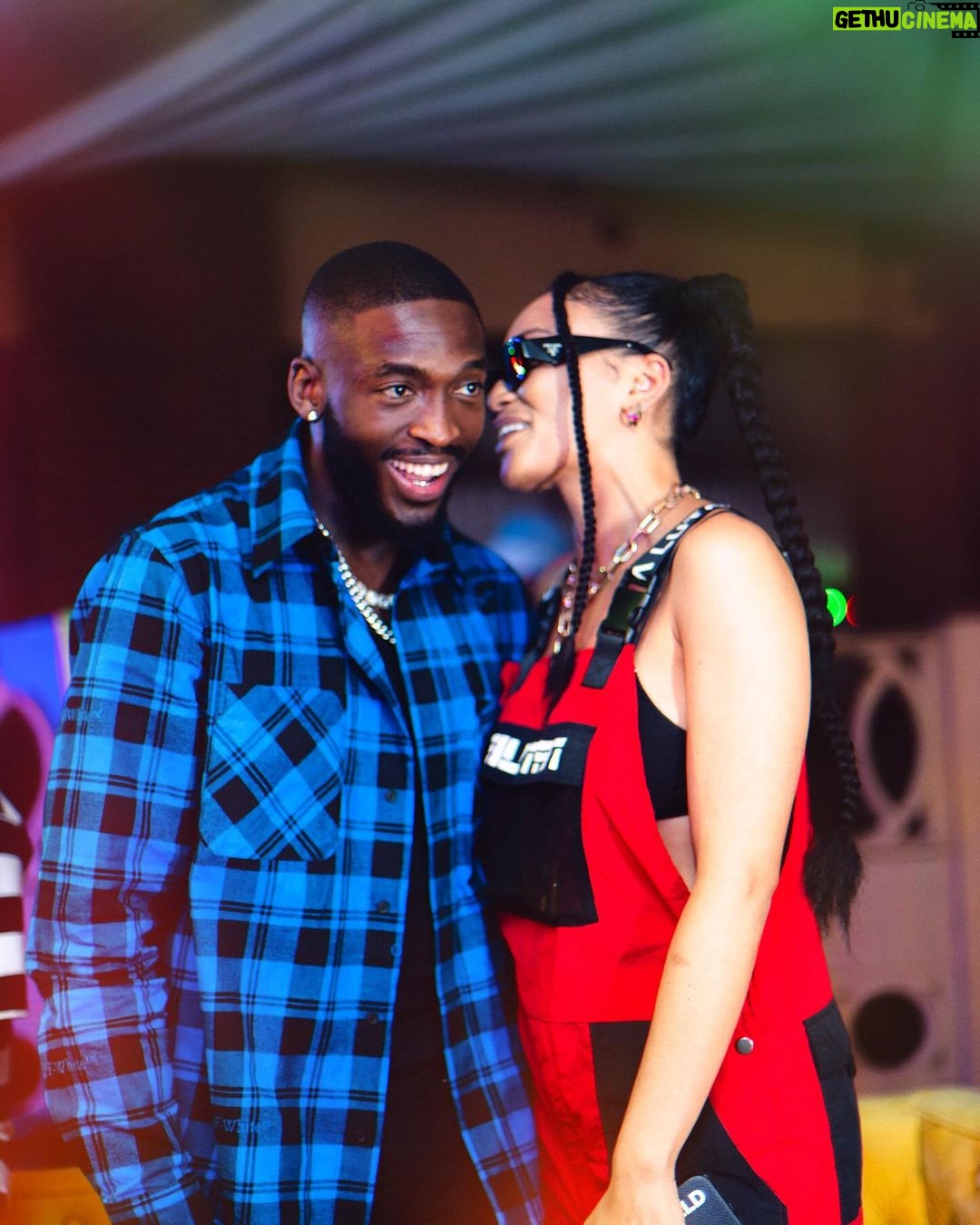 Pearl Thusi Instagram - Me: Wasup bro! So nice to see you! HOWA YOU? 👀🙃😅 Daliwonga: hey! Hawah you?!? Me: dawg! Tell me why I’m playing after your performance for my first time? Sabotage! I’m so scared! D: don’t worry, you’ll do great! Just have fun. Thank you bro- we said a lot more but your words helped calm my nerves. ❤️