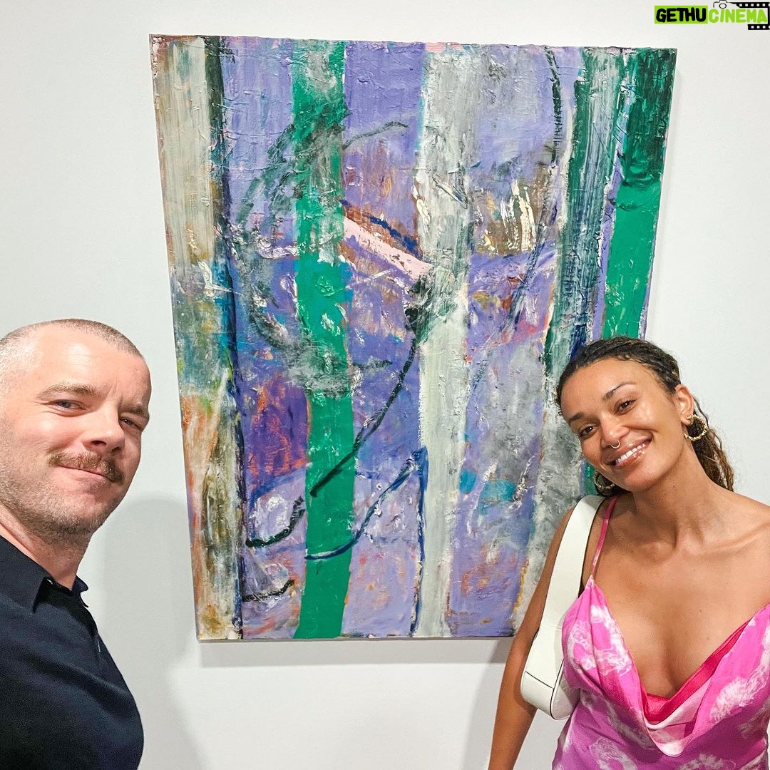 Pearl Thusi Instagram - Artists posing with art. Always a treat seeing you buddy. @russelltovey . Lovely meeting you @pamevelyn . Still wrapping my mind around your sisters name being pearl, and my sisters name being Pam. Is this a parallel universe? Thank you for having me @pacegallery 🤍 Look at my m’khaba 🤍 I’ve never been so carefree in a while! 🥹 Kwazekwamnandi. London, England, UK