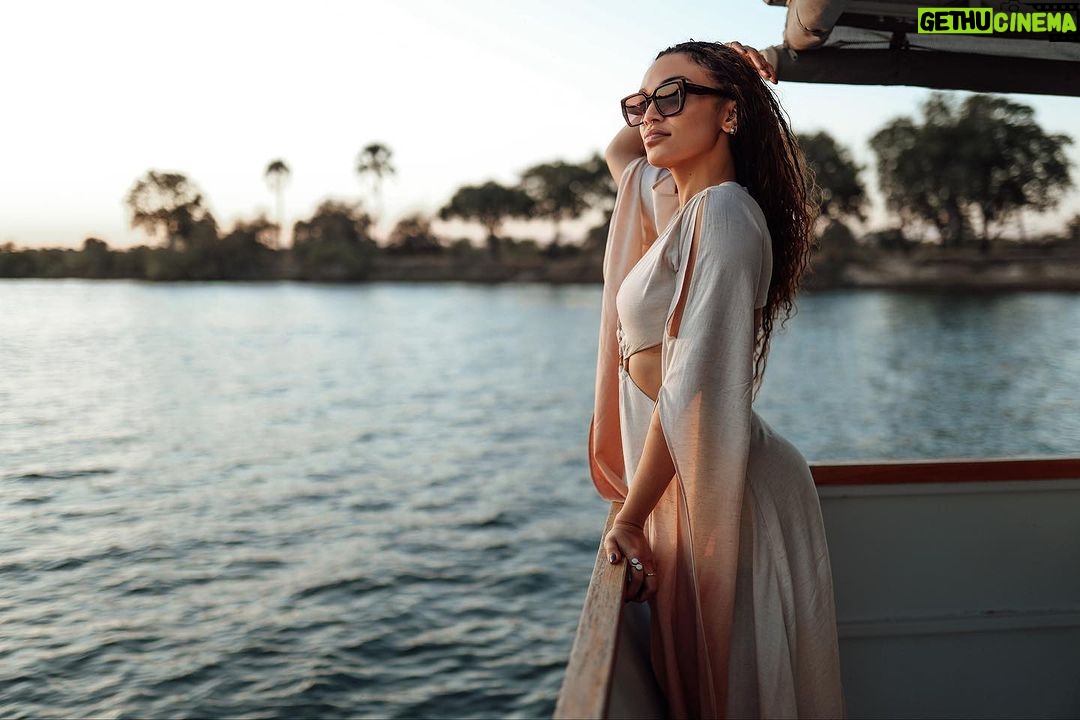 Pearl Thusi Instagram - Zulu in Zambezi 🤎 What a beautiful country and even more incredible people here in Zimbabwe. Thank you. 🤎 Zambezi River Cruise, Zimbabwe