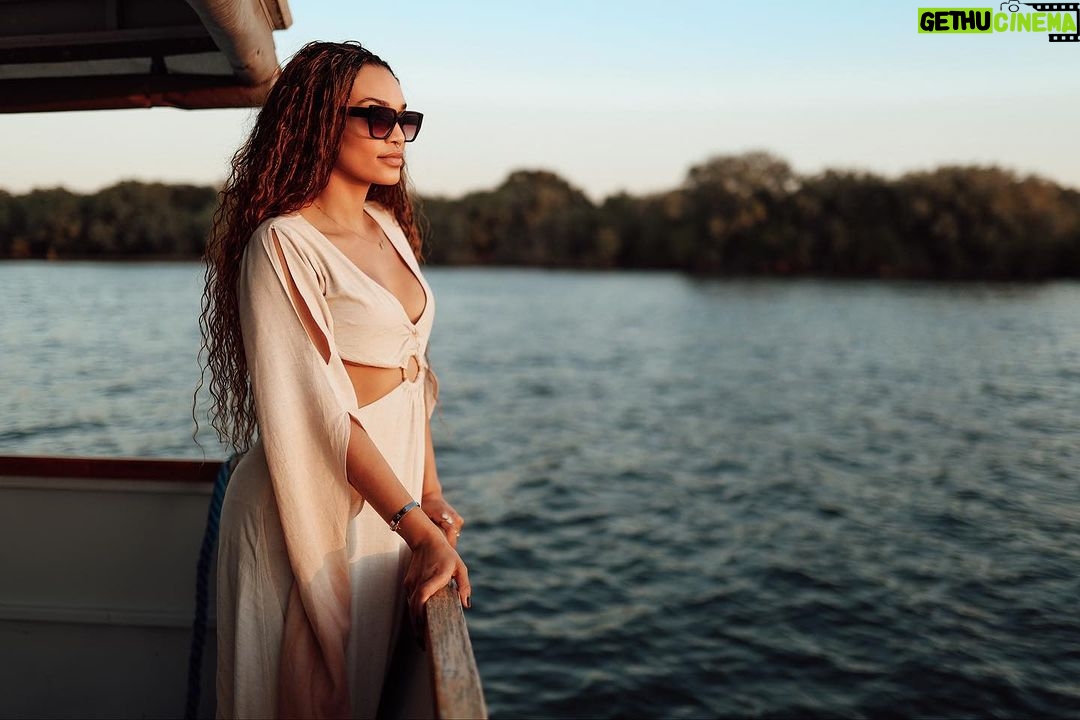 Pearl Thusi Instagram - Zulu in Zambezi 🤎 What a beautiful country and even more incredible people here in Zimbabwe. Thank you. 🤎 Zambezi River Cruise, Zimbabwe