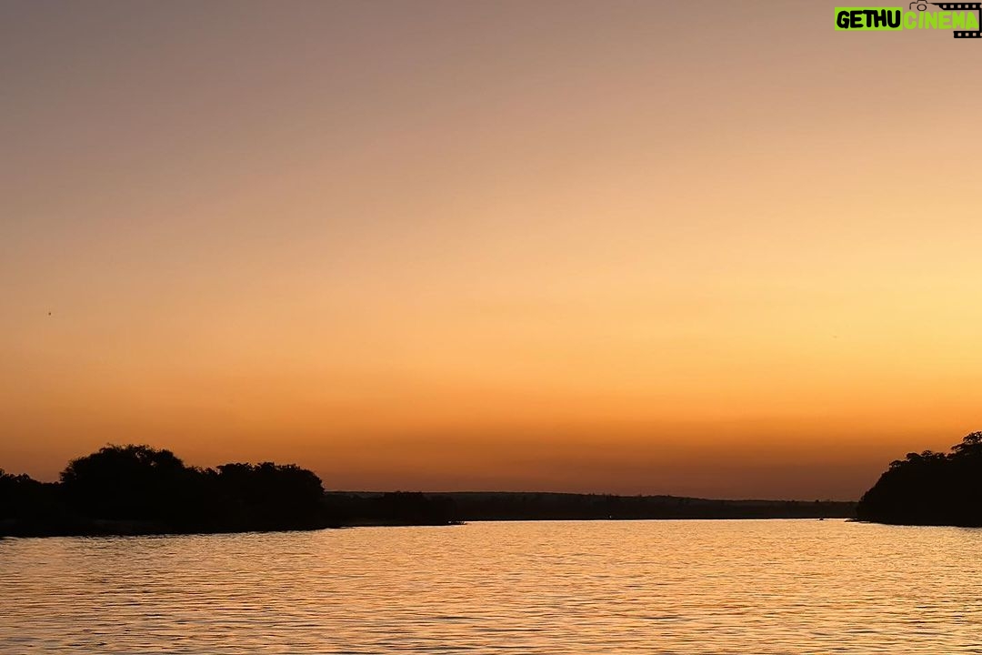 Pearl Thusi Instagram - Zulu in Zambezi 🤎 What a beautiful country and even more incredible people here in Zimbabwe. Thank you. 🤎 Zambezi River Cruise, Zimbabwe