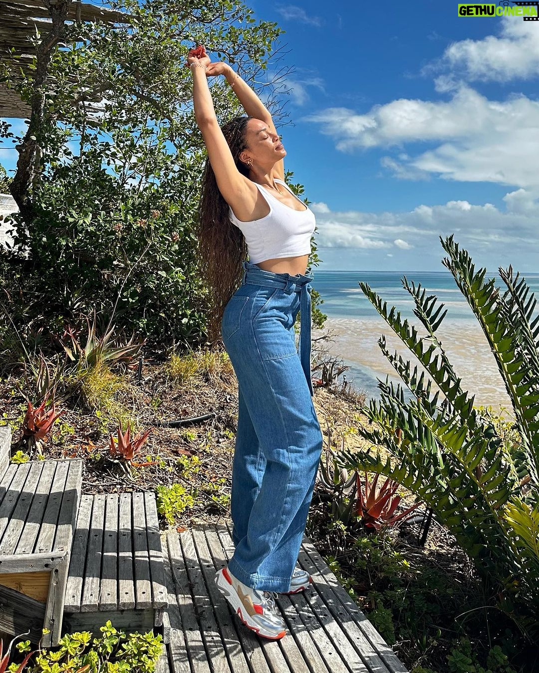 Pearl Thusi Instagram - How to have a break. Without a Kit Kat. uThandolwethu. Our love. Unbreakable. @thando__mokoena Jeans: @karllagerfeld @preview_designer_collection Sneakers : @karllagerfeld @preview_designer_collection