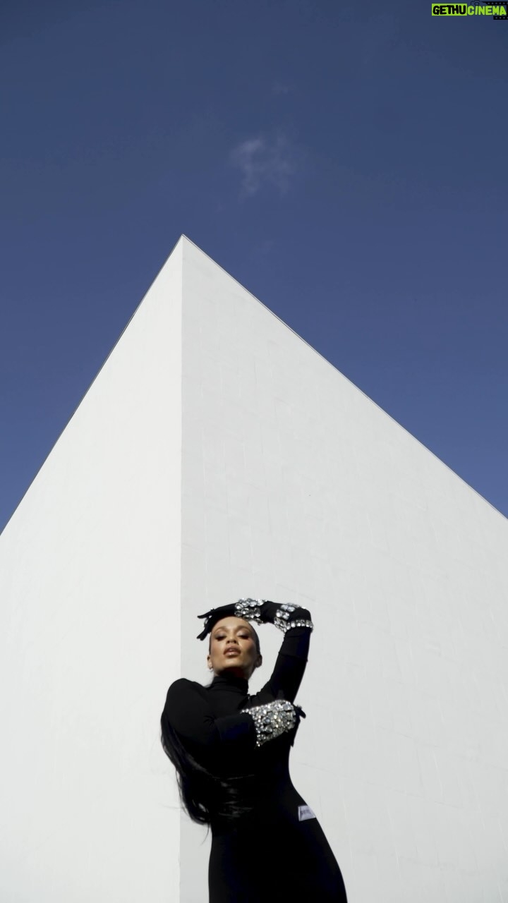 Pearl Thusi Instagram - Favourite shoot of 2023… in BRAZIL 🇧🇷! Thank you to this incredible team and thank you to @galore and @dolcegabbana ! Read the article on @galore - it’s powerful! HAPPY NEW YEAR EVERYBODY! ……. Actress Pearl Thusi (@pearlthusi) has been reaping good rewards since she launched “Queen Sono”- Netflix’s first African original series about a spy from South Africa. The streaming site’s six-episode TV thriller stars Pearl as the eponymous secret agent. While visiting cosmopolitan São Paulo, Brazil, the main economic and cultural center of South America, South African superstar Pearl Thusi posed exclusively for Galore (@galore) in some of the city’s main postcards – from the busy Avenida Paulista, where 1.5 million people pass through daily, to the iconic curves of Copan and Oca, creations of the legendary Brazilian architect Oscar Niemeyer. Pearl wears @dolcegabbana by @kimkardashian. Editor-in-Chief: Prince Chenoa (princechenoastudio) Video: Lucas Signoretti (@lucassignoretti) Photo: Higor Bastos (@higorbastos) Art Director: Perrin Johnson (editsbyperry) Styling: Anita Rodrigues (@notanitta) Beauty: Elcides Freitas (@elcidesfreitas) Photo Assistance: Gabryel Sampaio (@ogabryelsampaio) Retouching of Images: Caroll Ferreira (@caroullis) Fashion Production: Ana Rodrigues (@theboocorner)
