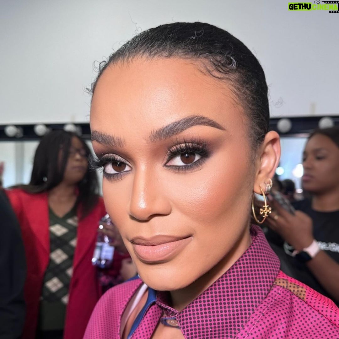 Pearl Thusi Instagram - This face is a reflection of Gods mood the day this face was crafted. #pearlcasso 🖼️ The beat is a reflection of @xola_madube ‘s mood the day she beat it. 😂🤍