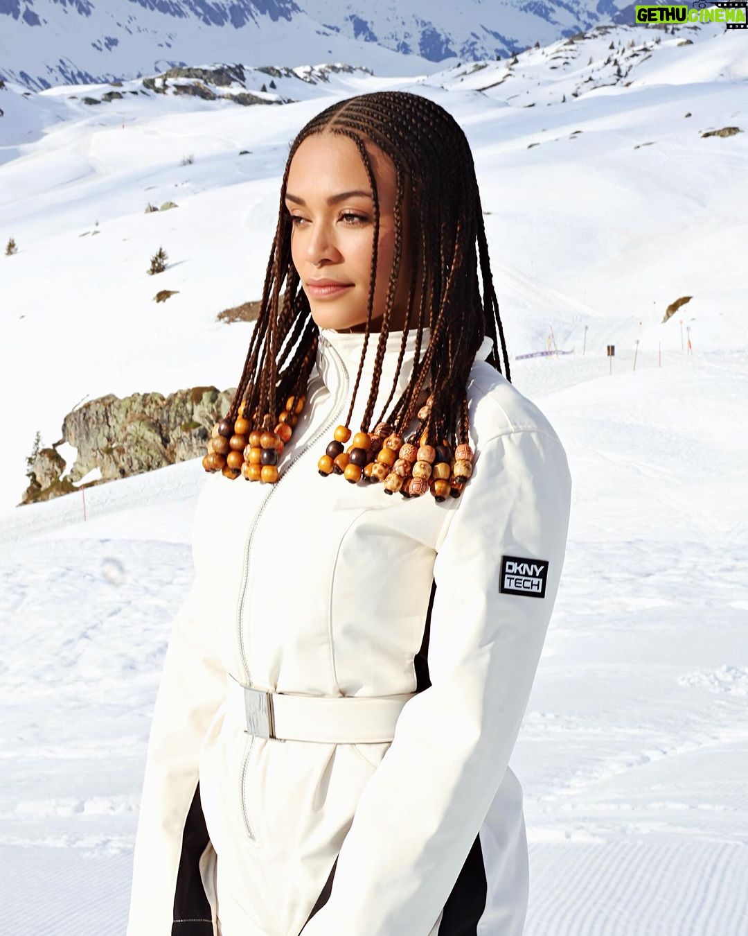 Pearl Thusi Instagram - Pearls on Ice. Entire fit from @preview_designer_collection 🤍 Alpe d'Huez