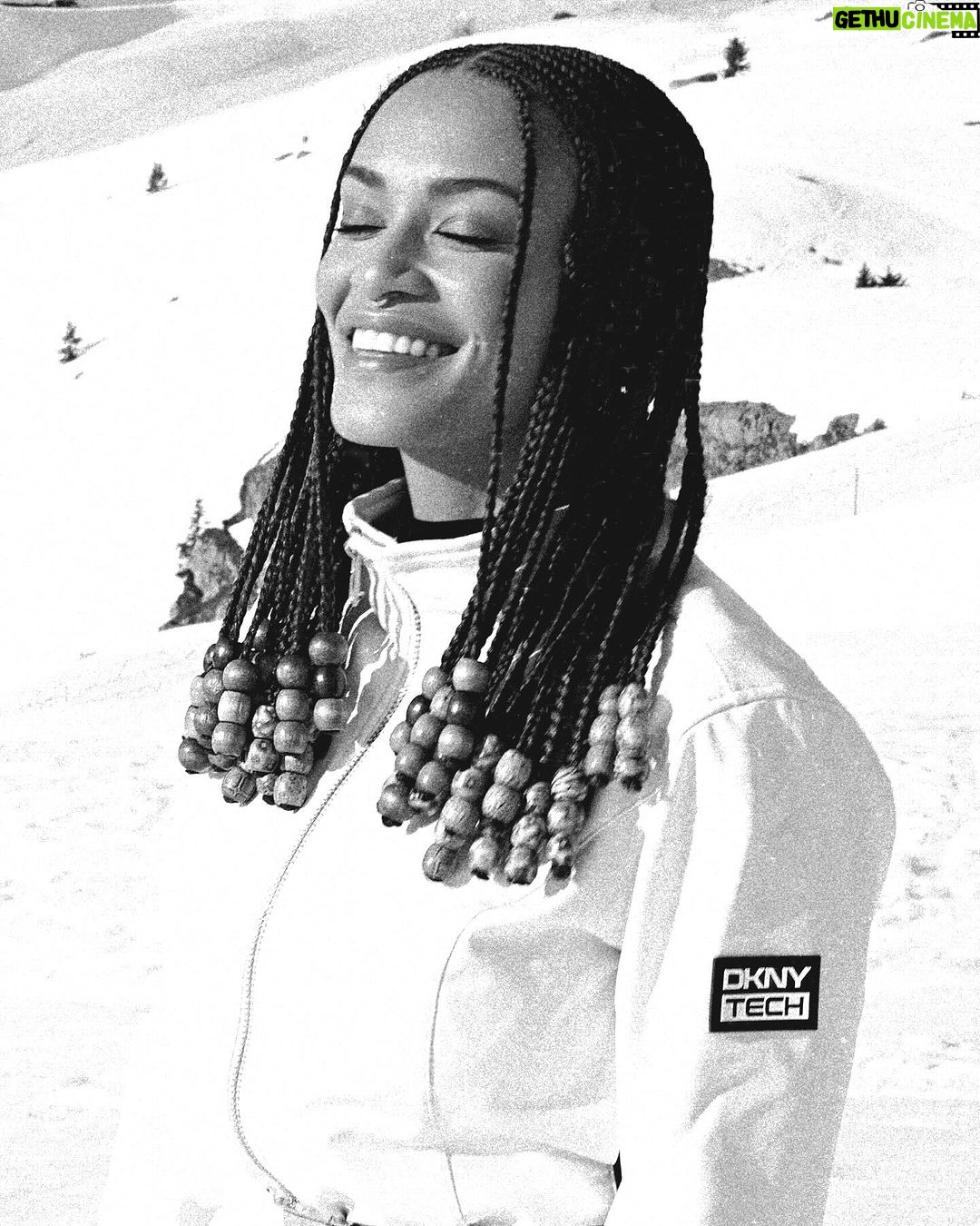 Pearl Thusi Instagram - Pearls on Ice. Entire fit from @preview_designer_collection 🤍 Alpe d'Huez