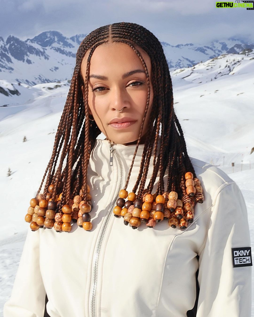 Pearl Thusi Instagram - Pearls on Ice. Entire fit from @preview_designer_collection 🤍 Alpe d'Huez