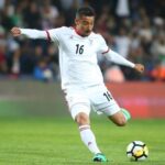 Pejman Jamshidi Instagram - آقاي رضا قوچان نژاد عزيز ما تا هميشه به تو افتخار ميكنيم.ما تا هميشه به يادت هستيم و با آمدن اسمت قند در دلمان آب ميشود كه عجب فوتباليستي و عجب انسان نازنيني.ميدانم كه اين تصميم سخت ترين تصميم دنياست.دلمان براي ديدنت با پيراهن تيم ملي تنگ ميشود گوچي جان اما به انتخابت احترام ميگذاريم.براي خودت ، سروين خانم عزيز و كوچولوي نازنينتون از صميم قلبم و با تمام وجودم بهترين اتفاقات رو در زندگي آرزو ميكنم.تو ايران بزرگ نشدي اما از ايراني ترين وشريف ترين بازيكنان تاريخ ملي ما بودي و نامت جاودانه خواهد ماند❤️ همه ما مردم ايران از تك تك لحظات افتخار آميزي كه براي كشورمان خلق كردي از تو سپاسگزاريم. پژمان جمشيدي @rgucci16