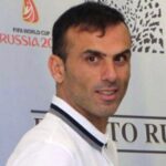 Pejman Jamshidi Instagram - جلال حسيني عزيز مهم تر از بحث محق بودن يا نبودن شما و تصميم درست يا اشتباه سرمربي تيم درباره حضورتون در تيم ملي ، به نظرم زندگي چيزي فراتر از يك حضور در جام جهاني و حتي قهرماني در اونه.اينا بهانه هاييست براي زندگي اما خود زندگي همين لبخند و حال خوش شما در اين تصويره.زندگي خانواده عزيزيست كه در كنارت داري و باعث آرامشت خواهد بود . زندگي ياد و خاطره ايست كه به نيكي از خودت در ذهن تمام هواداران ورزش بجا گذاشتي.من به عنوان يك پرسپوليسي و فراتر از اون به عنوان يك طرفدار فوتبال ، به خاطر تمام بودن هاتون و تمام تعصب و تواني كه براي موفقيت پرسپوليس و تيم ملي كشورم به خرج دادين ازتون ممنونم و اين رو بدونيد كه نام شما هميشه در آسمان فوتبال ايران كنار باقي ستاره ها ، خواهد درخشيد و ما هرگز شما رو فراموش نخواهيم كرد. پژمان جمشيدي پ.ن : با تمام قلبم براي تيم ملي آرزوي موفقيت و درخشش ميكنم.